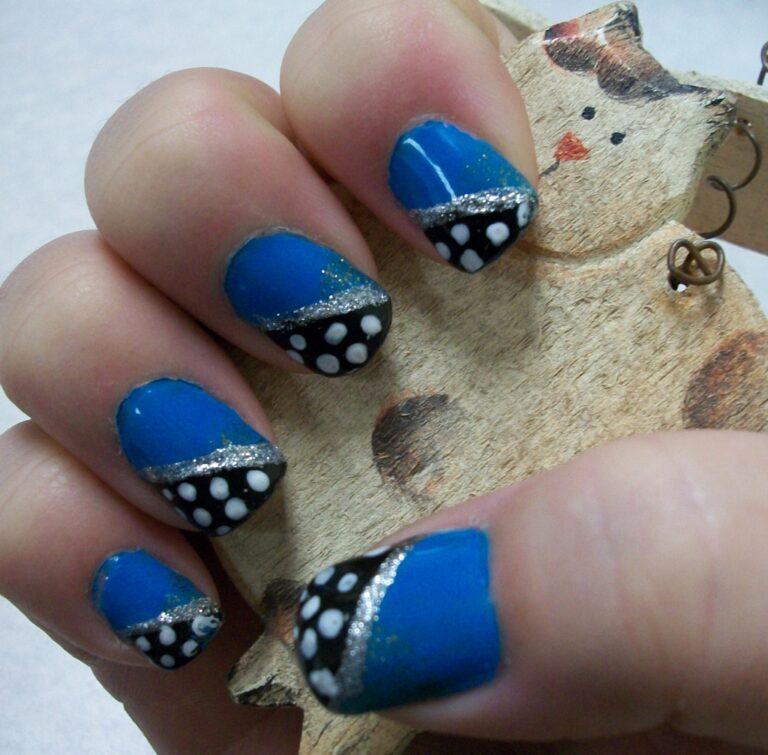 Blue Beauties: Stunning Blue Nail Designs